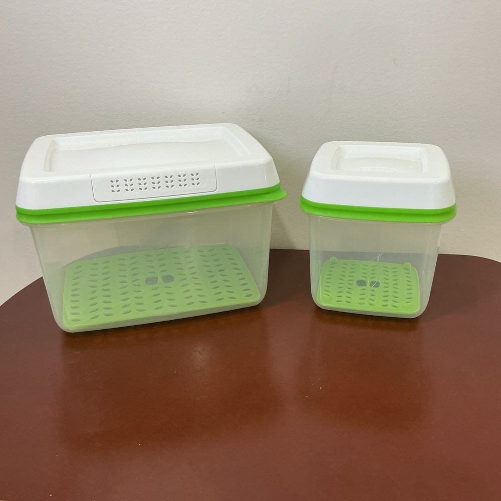 Rubbermaid® FreshWorks Produce Saver Lot Medium and Large Storage With Vent